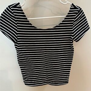 Scoop Neck Cropped Tee